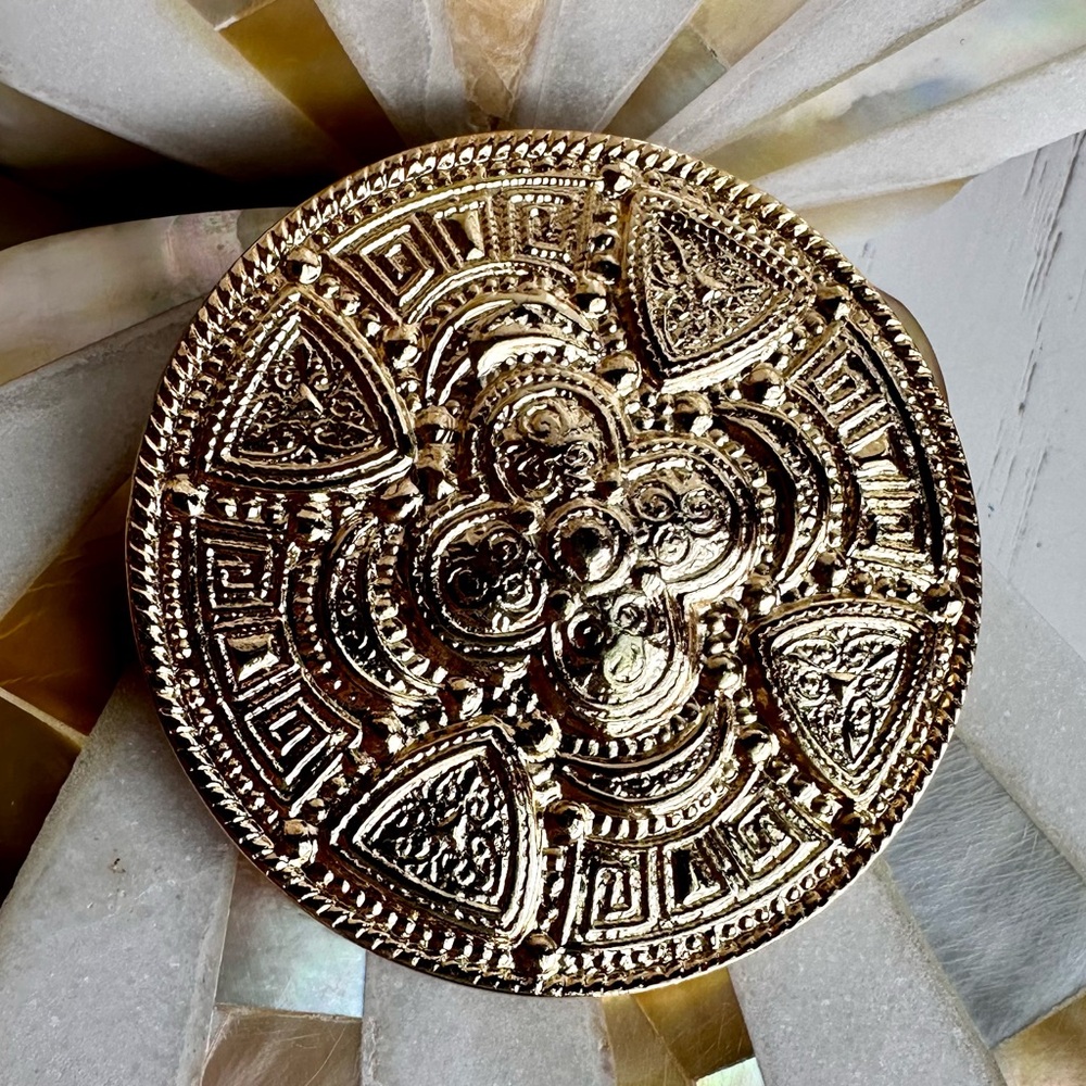 CELTIC Goldtone Embossed Scarf Clip